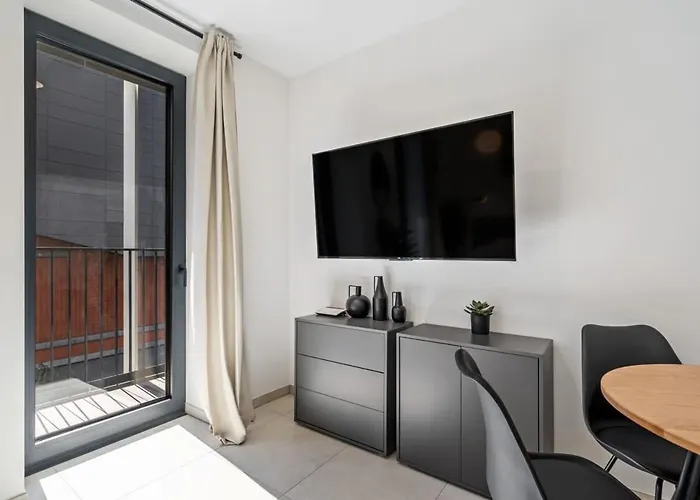 Daire Classy Next To Belval Shopping Plaza